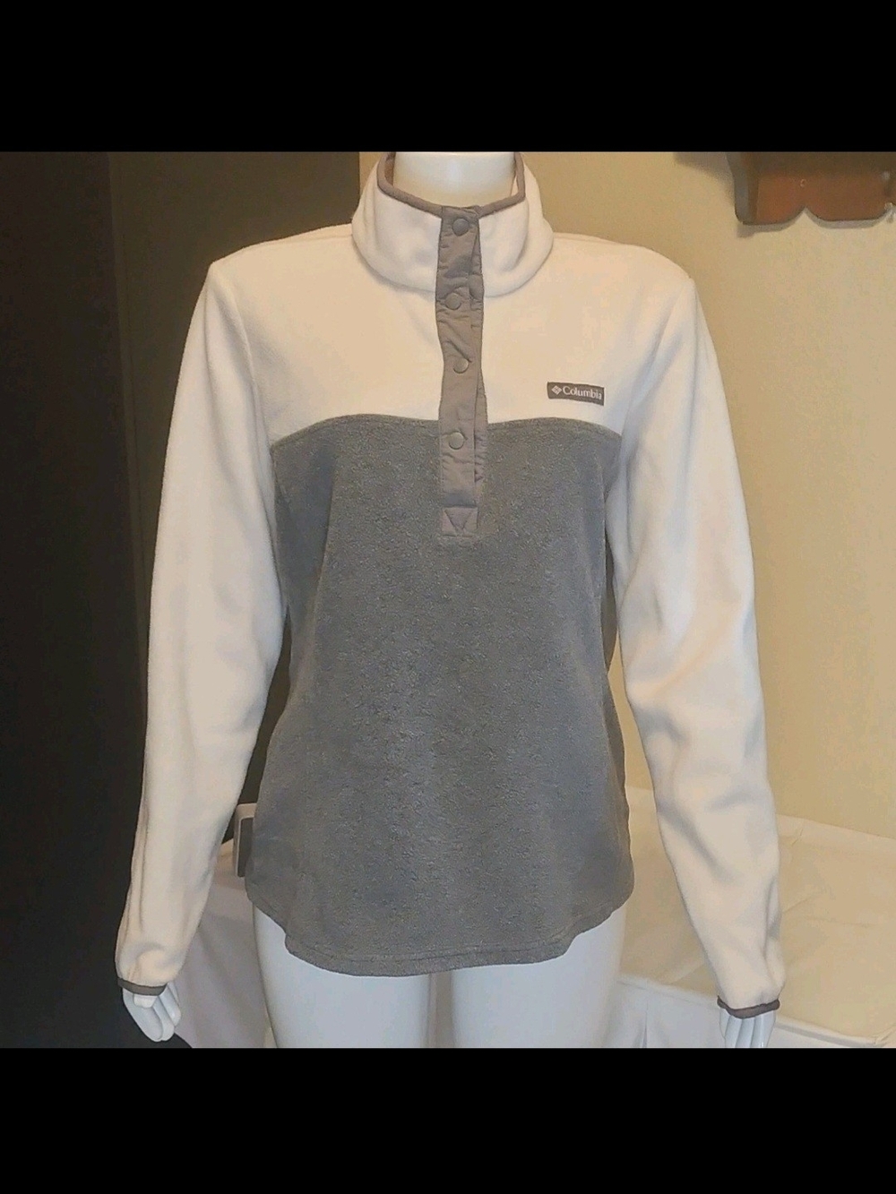 Columbia Women's Gray and Cream Fleece Snap Pullover